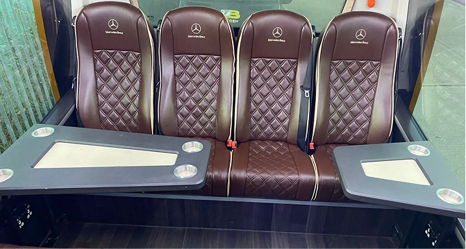 Luxury 48–53 seater coach